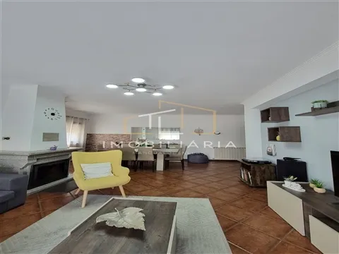 Apartamento T3 Mobilado em Mangualde | Sótão, Garagem e Espaço Exterior