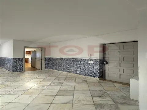 Apartamento T4 com elevador no centro de Faro