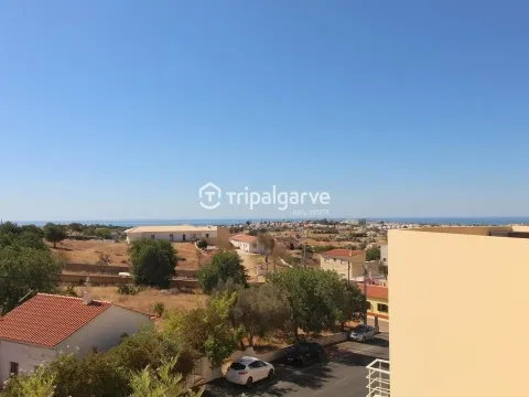 Renovated 2+1 bedroom semi-detached villa with pool and garage - Patroves- Albufeira