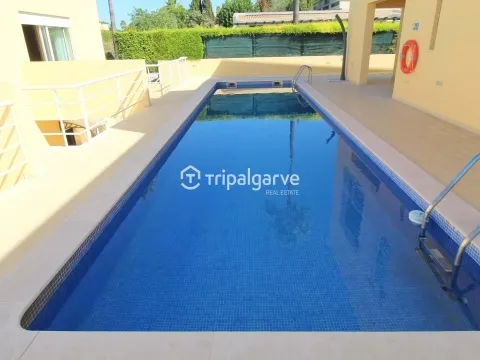 Renovated 2+1 bedroom semi-detached villa with pool and garage - Patroves- Albufeira