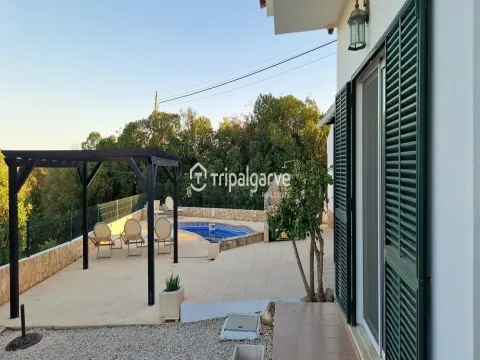Single storey house T3+1 with T1 independent, Pool and Countryside View – Guia, Algarve