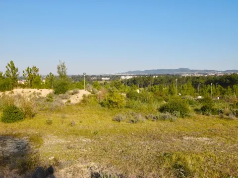 Lote de Terreno para construção de moradia em banda, localizado na Urb. da Ribeira do Marchante