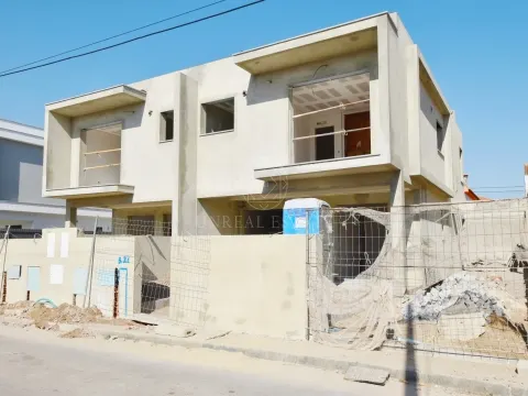 Moradia Geminada T4, em construção, localizada em Fernão Ferro, Seixal.