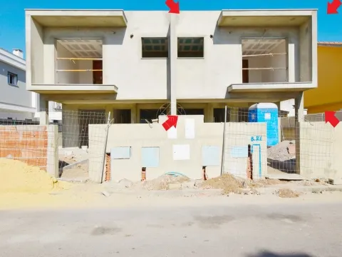 Moradia Geminada T4, em construção, localizada em Fernão Ferro, Seixal.