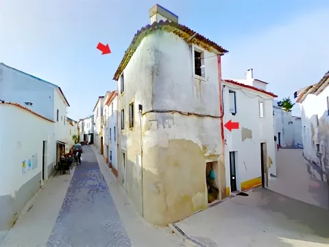 Prédio em Propriedade Total com 3 pisos, situado na Aldeia das lapas, Torres Novas.