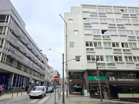 Apartamento T0 , novo, inserido em um edifício totalmente remodelado no Centro Histórico do Porto.