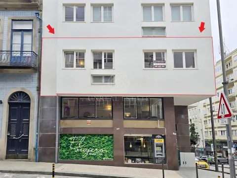 Apartamento T0+1 , novo, inserido em um edifício totalmente remodelado no Centro Histórico do Porto.