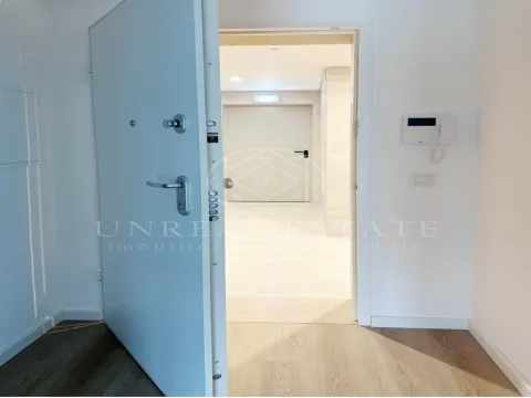 Arrenda-se T1+1 Duplex Novo com Arrecadação e Parqueamento, localizado na vila do Pinhal Novo