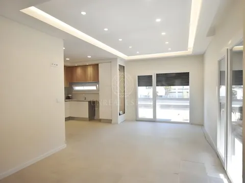 Moradia isolada T3, nova, com garagem, localizada no Pinhal General, Fernão Ferro, Seixal