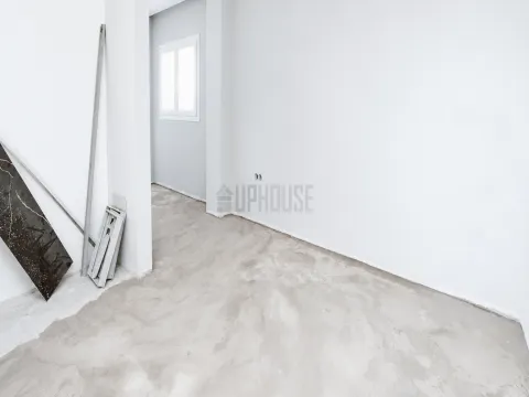 Andar Moradia T1 com Logradouro em Remodelação - A 2 Minutos do Centro