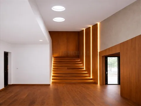 Detached house T4