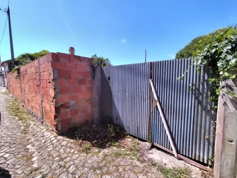 Moradia / Terreno / Vieira de Leiria / Marinha Grande