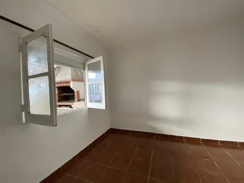 Moradia T2 / Arrendar / Bairro das Almoinhas