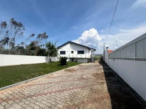Moradia T3+3 isolada / Terreno / Poço / Carvide / Leiria