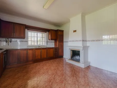 Moradia T3 + 2 / Garagem ampla/ Terraços / varandas/ Meirinhas / Pombal