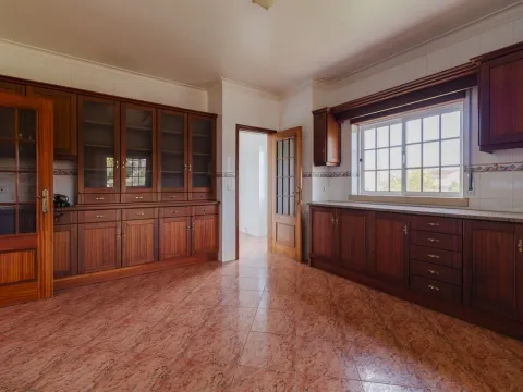 Moradia T3 + 2 / Garagem ampla/ Terraços / varandas/ Meirinhas / Pombal