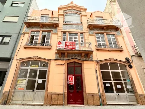 Building >=10 Bedroom