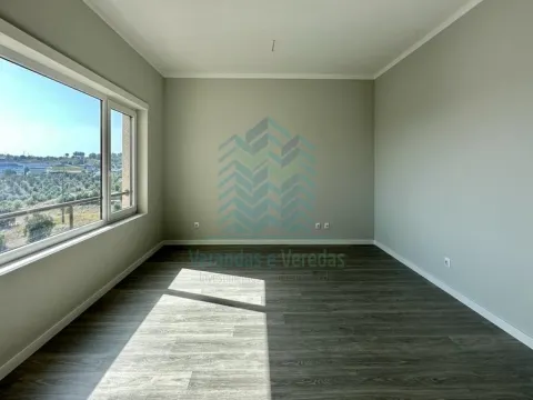 Nuevo piso de 3 dormitorios en Torres Novas, con garaje y balcón