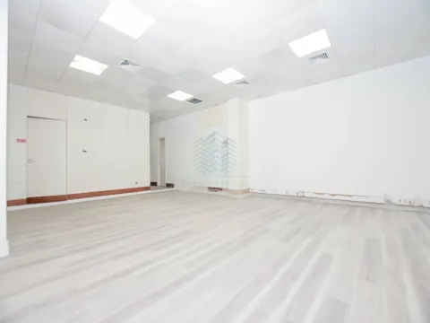 Geschäft in Torres Novas für Handel/Dienstleistungen, bedient von 1 W/C.