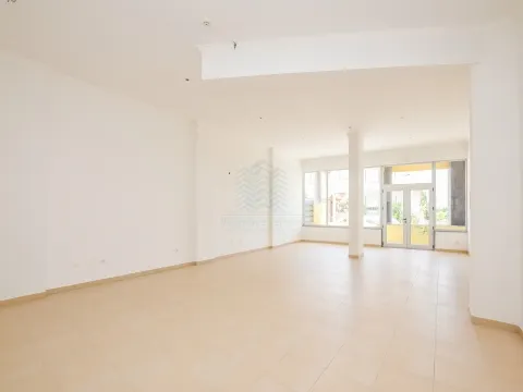 Loja para Comércio ou Serviços em Torres Novas – 120 m²