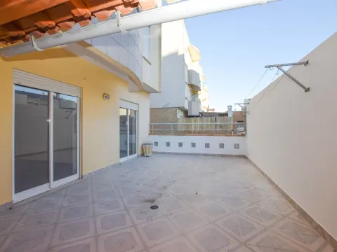 Apartamento T3 com garagem e arrecadação - Casais Castelos - Riachos