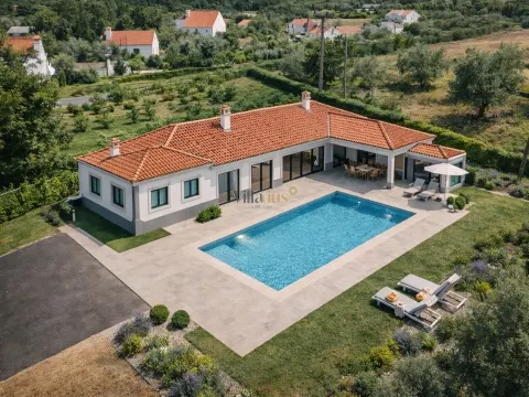 Terrain 11 513 m² avec projet approuvé — Tomar