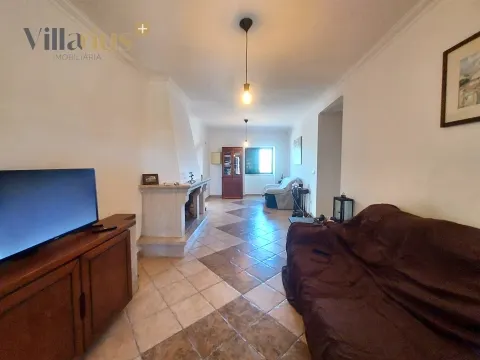 Casa T3+1 a 1 km del centro histórico de Tomar