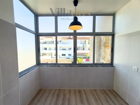 Refurbished 2 Bedroom Apartment in Tomar – Comfort and Location