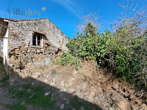 Moradia em Pedra T4 para Recuperar – Casais e Alviobeira, Tomar