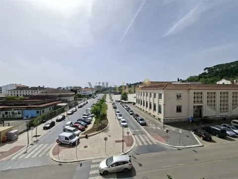 T3 Duplex en el corazón de Tomar: el encuentro perfecto entre centralidad y calidad de vida