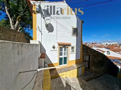Apartamento T1 – O Charme de uma Casa Antiga na Zona Histórica de Tomar