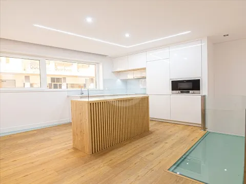 Apartamento T0 Duplex à venda em rua de Faria Guimarães 372