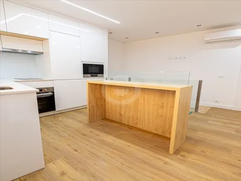 Apartamento T0 Duplex à venda em rua de Faria Guimarães 372