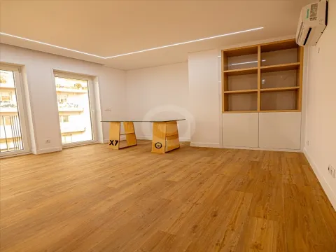 Apartamento T1 à venda em rua de Faria Guimarães 372