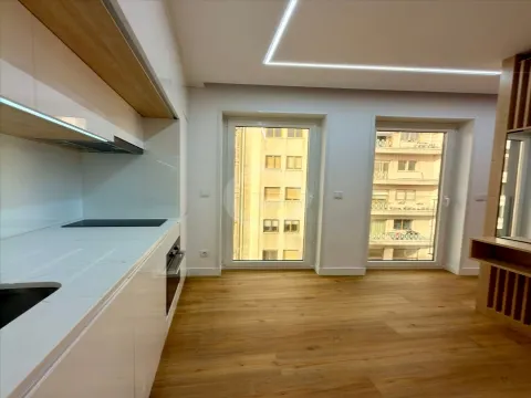Apartamento T0 para arrendar em rua de Faria Guimarães 372