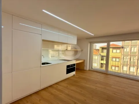 Apartamento T0 para arrendar em rua de Faria Guimarães 372
