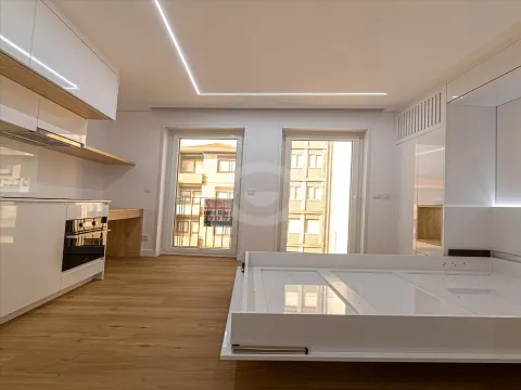 Apartamento T0 à venda em rua de Faria Guimarães 372