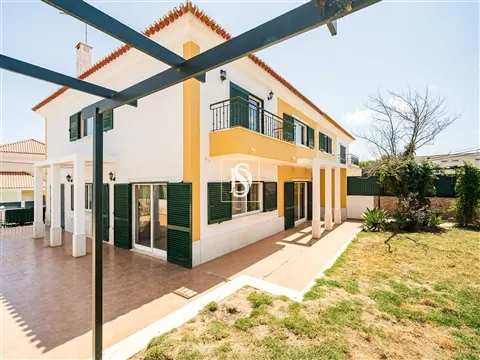 Moradia Geminada T4+2