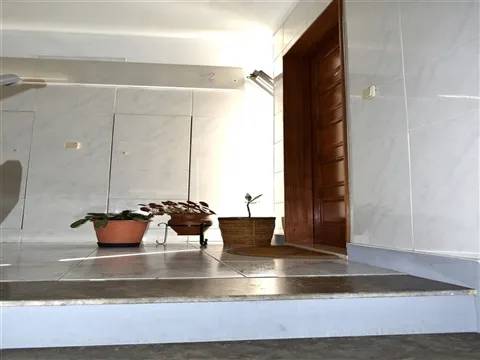 Apartamento T4 na Praceta Diogo Macedo (Próximo ao Arrábida Shopping)