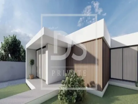 Terreno para Moradia de 4 Frentes com Jardim e Piscina em Vila Nova de Gaia