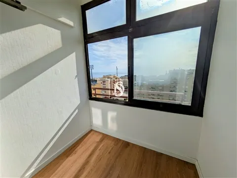 T1 Renovado a 70m da Praia com Vista Mar | Garagem fechada e AC