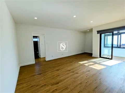 T1 Renovado a 70m da Praia com Vista Mar | Garagem fechada e AC