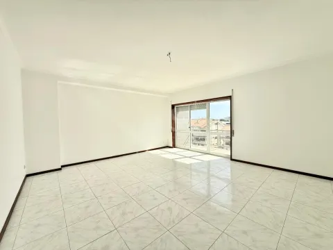 T3 com 154m² | 3 Varandas | Garagem Fechada | A 2 Passos do Metro e do Centro da Póvoa de Varzim