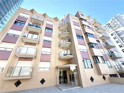 Apartamento T3 Duplex com Vista Mar e Terraço