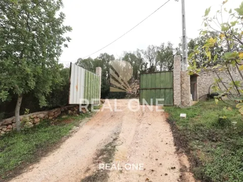 Terrain à Paderne avec 2 760 m2 à un bon prix.