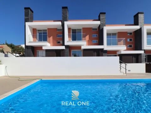 Nouvelle villa de 2 chambres en copropriété avec piscine – Albufeira