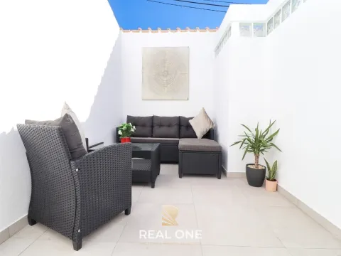 Villa reformada cerca de las playas de Salgados y Galé