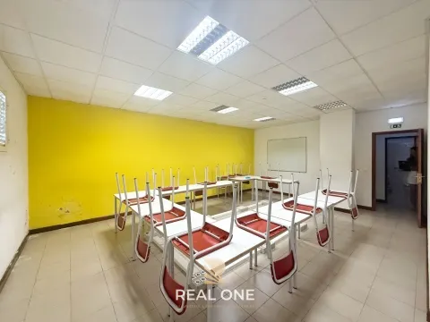 Magasin à Albufeira avec 206 m2