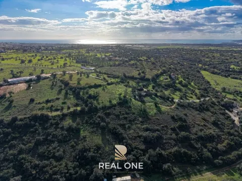 Terreno Misto com ruina, 21.760m² em Vale de Parra 