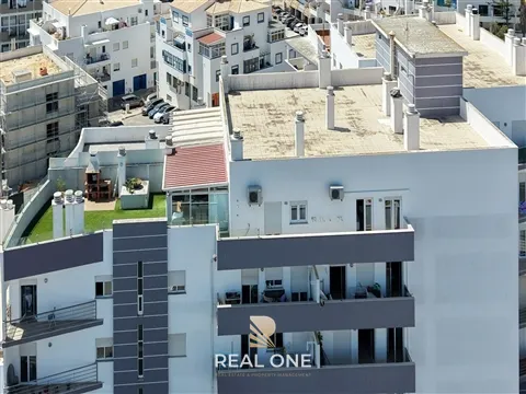 Apartamento T3 com vista mar e terraço